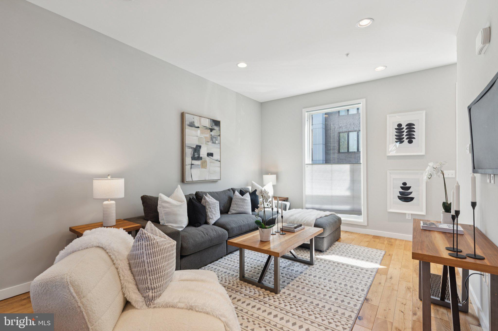 231 W THOMPSON STREET