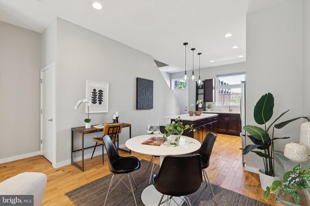 231 W THOMPSON STREET