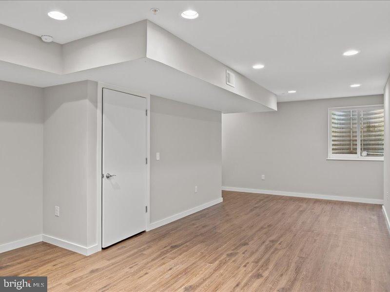 231 W THOMPSON STREET