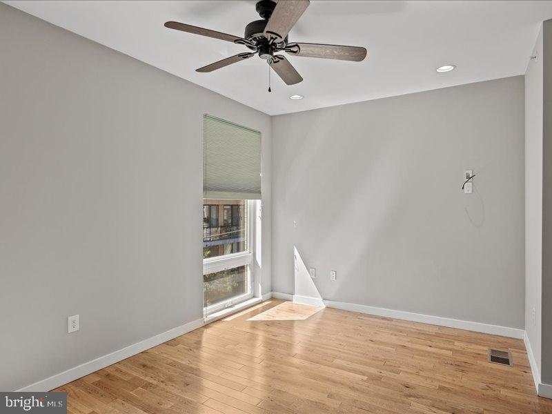 231 W THOMPSON STREET