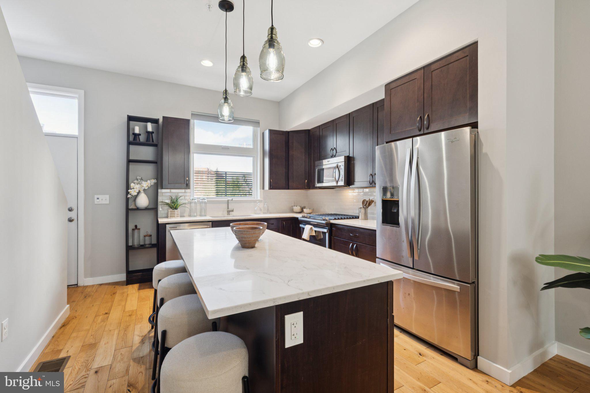 231 W THOMPSON STREET