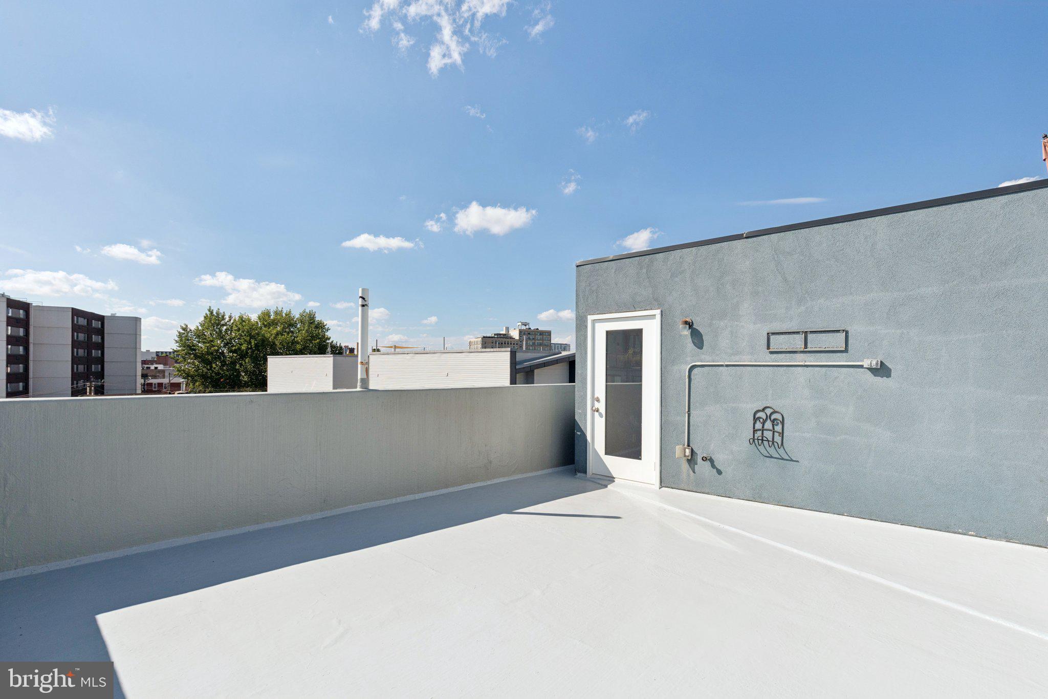 231 W THOMPSON STREET