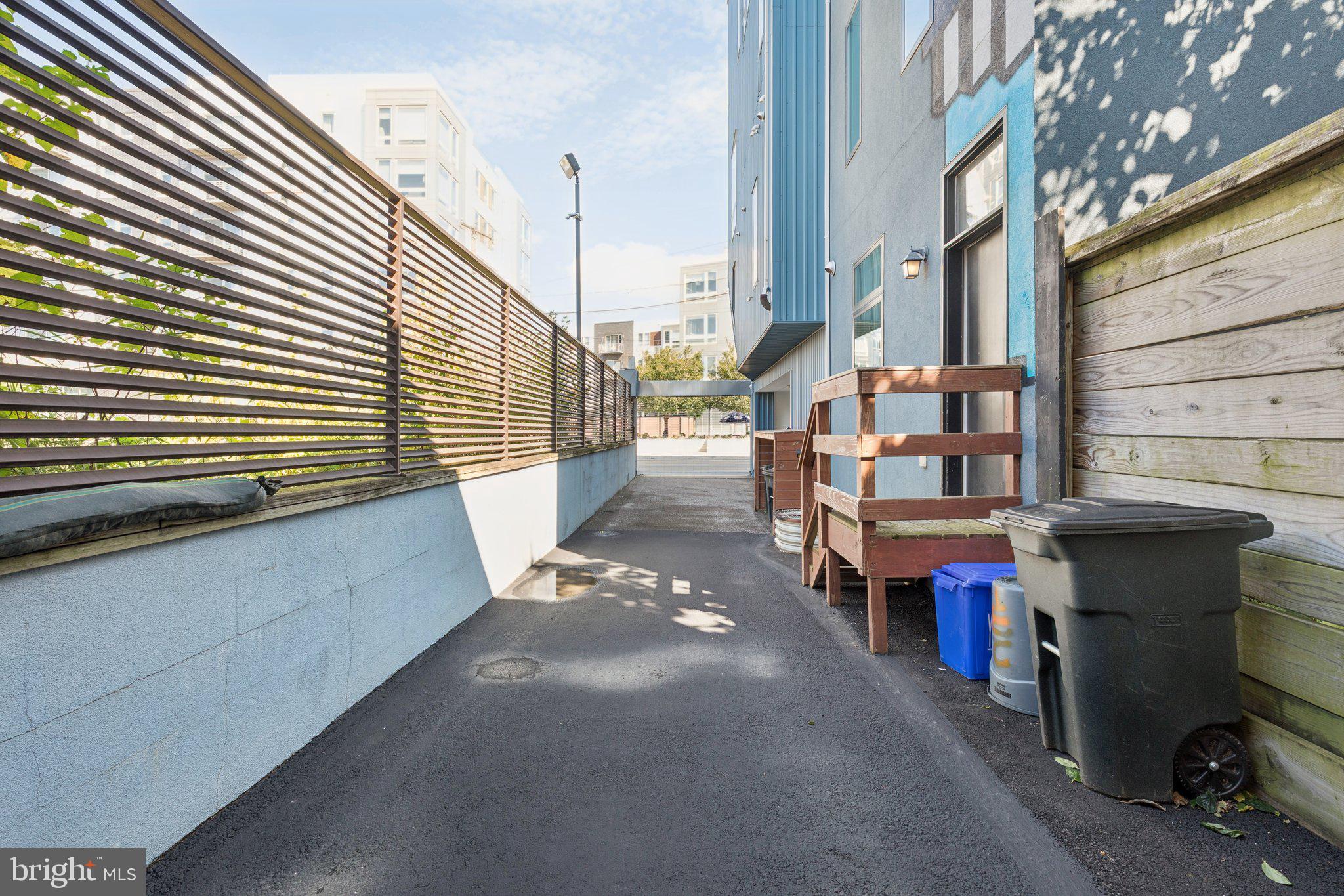 231 W THOMPSON STREET