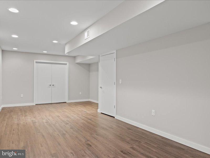 231 W THOMPSON STREET