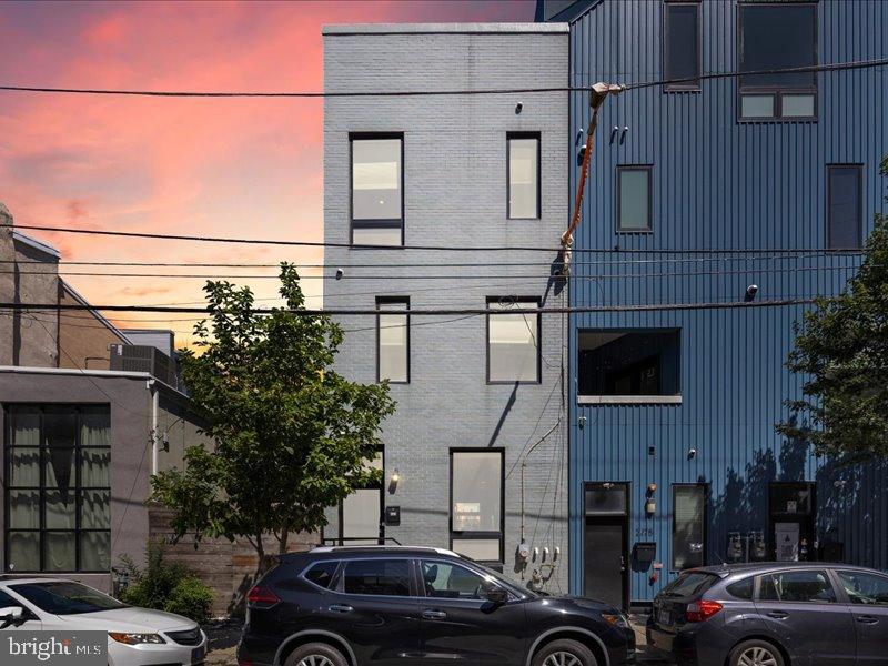231 W THOMPSON STREET