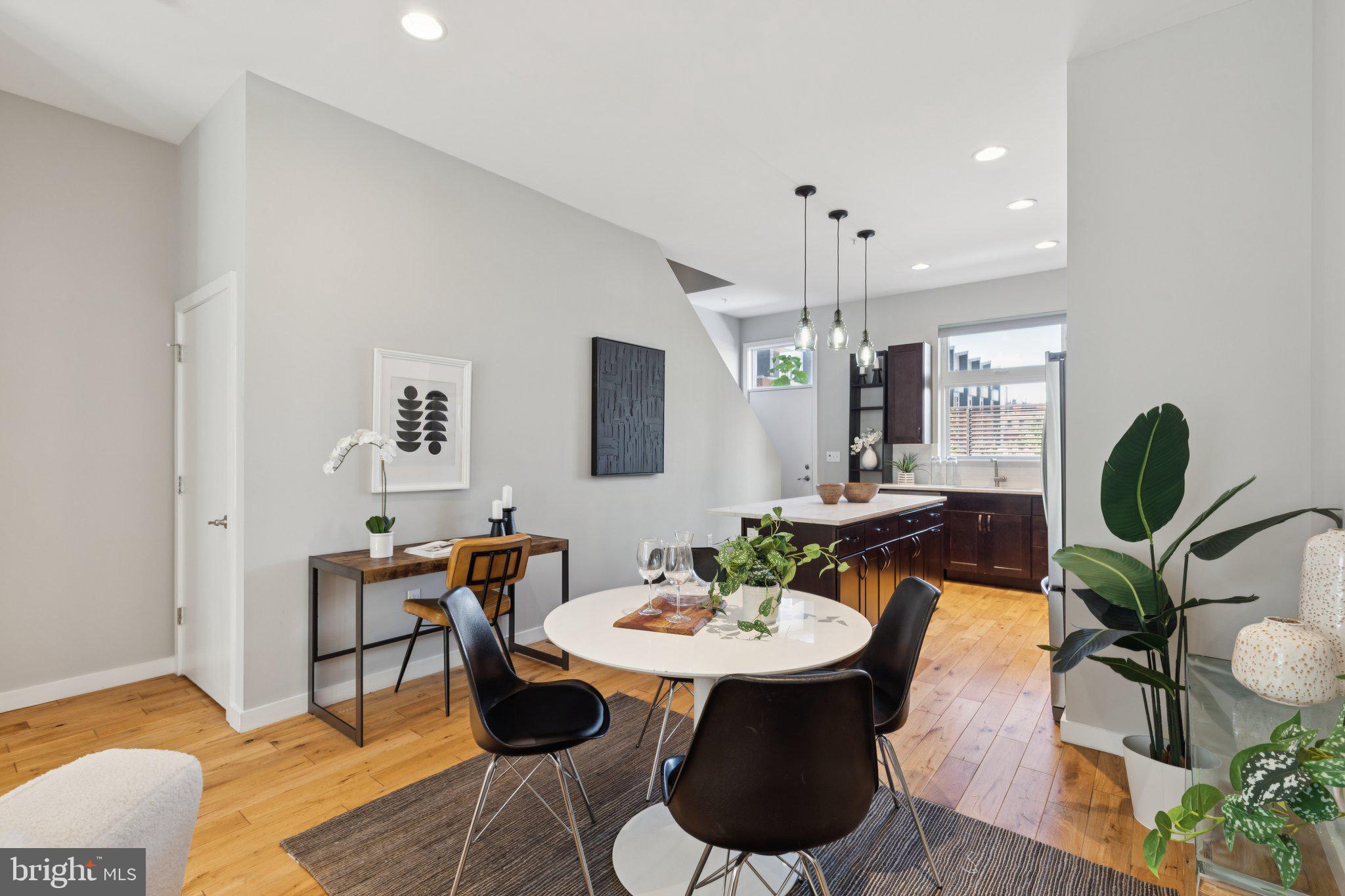 231 W THOMPSON STREET