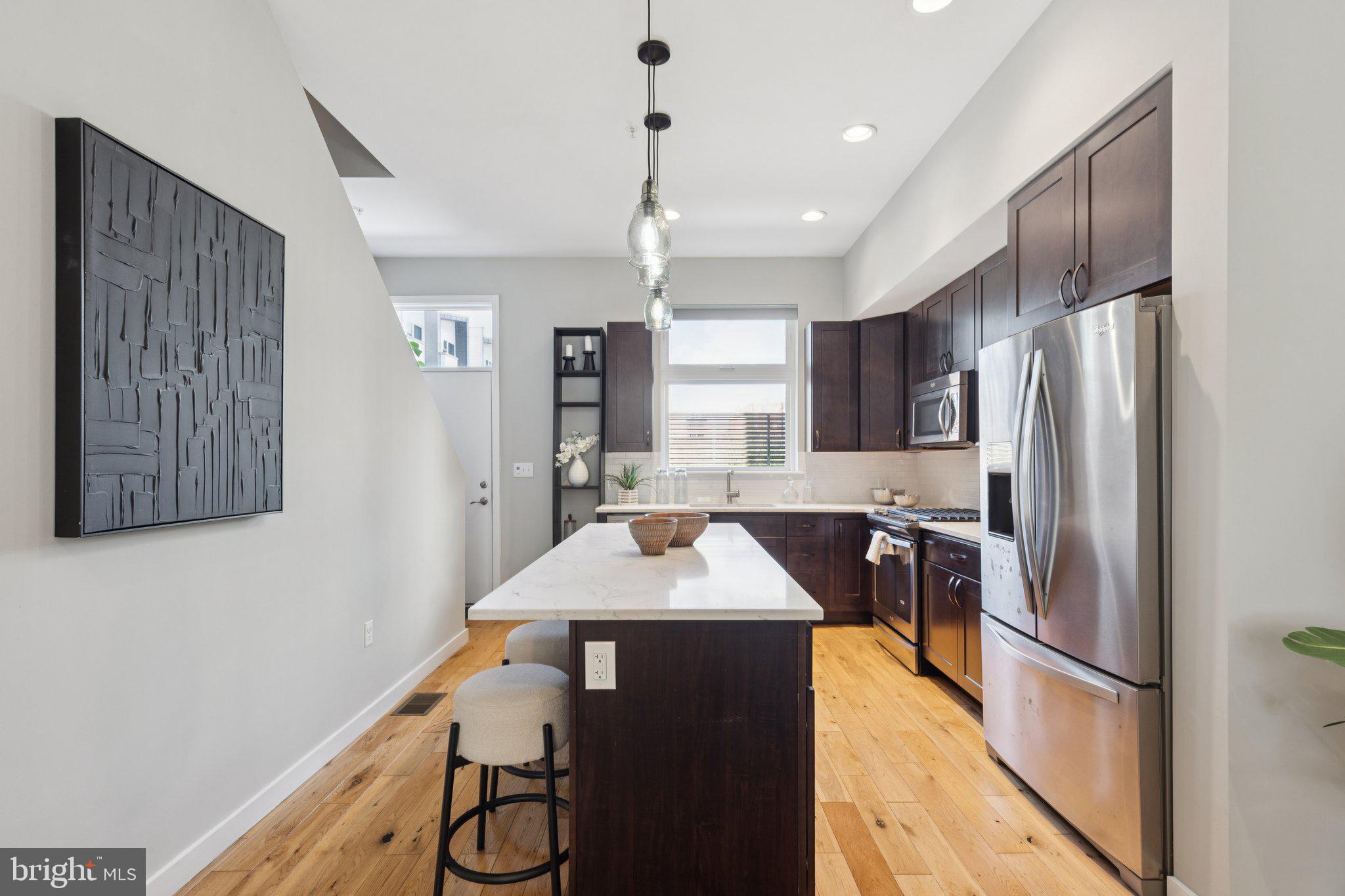 231 W THOMPSON STREET