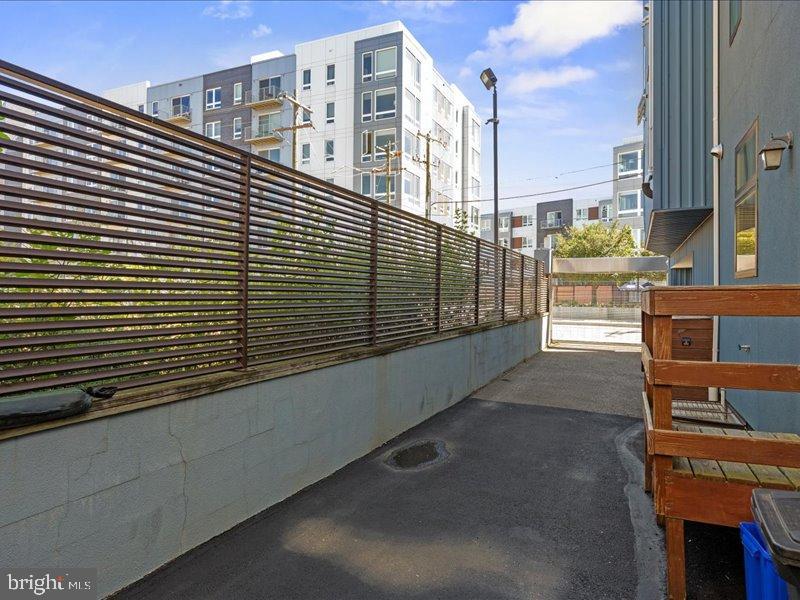 231 W THOMPSON STREET