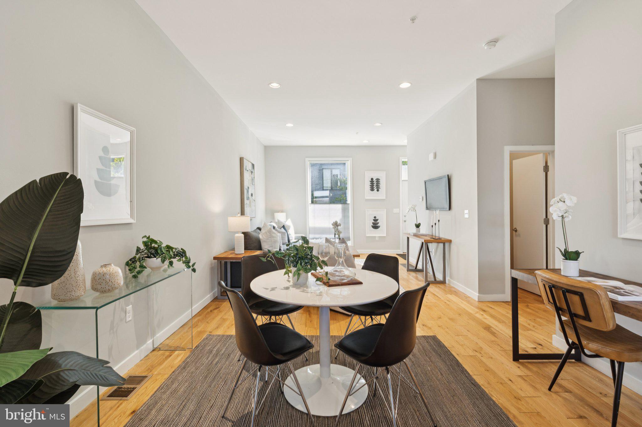 231 W THOMPSON STREET