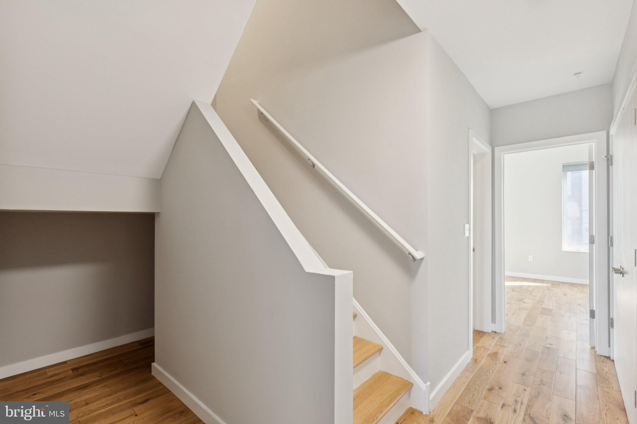 231 W THOMPSON STREET
