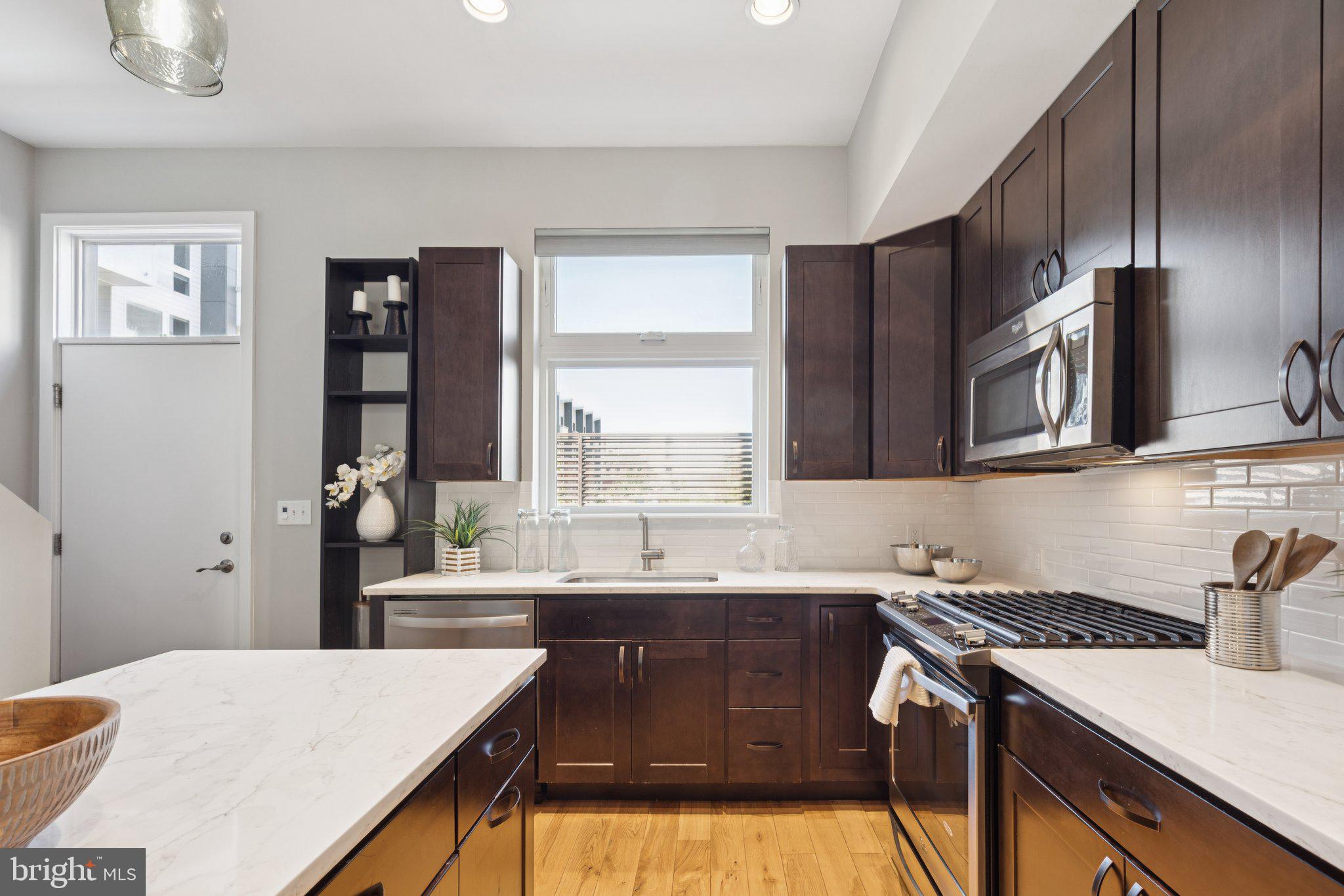 231 W THOMPSON STREET