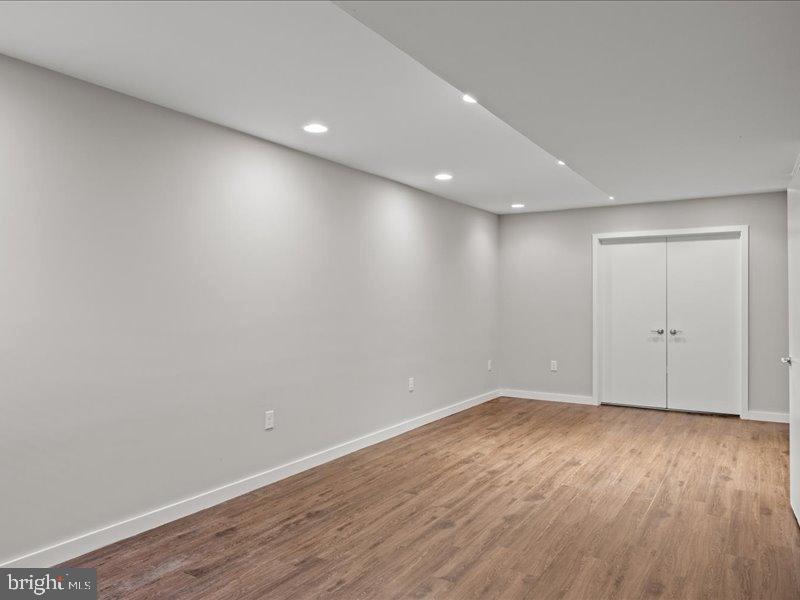 231 W THOMPSON STREET