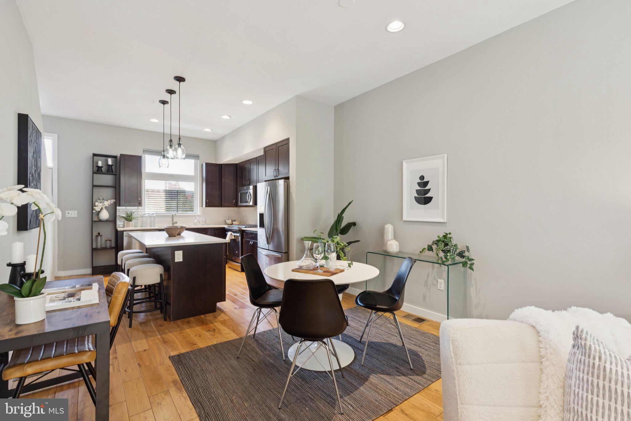 231 W THOMPSON STREET
