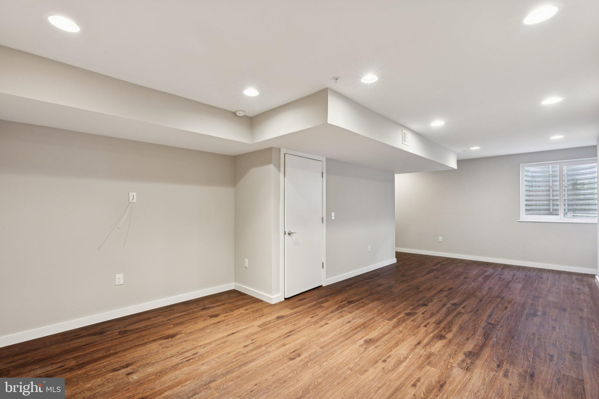 231 W THOMPSON STREET