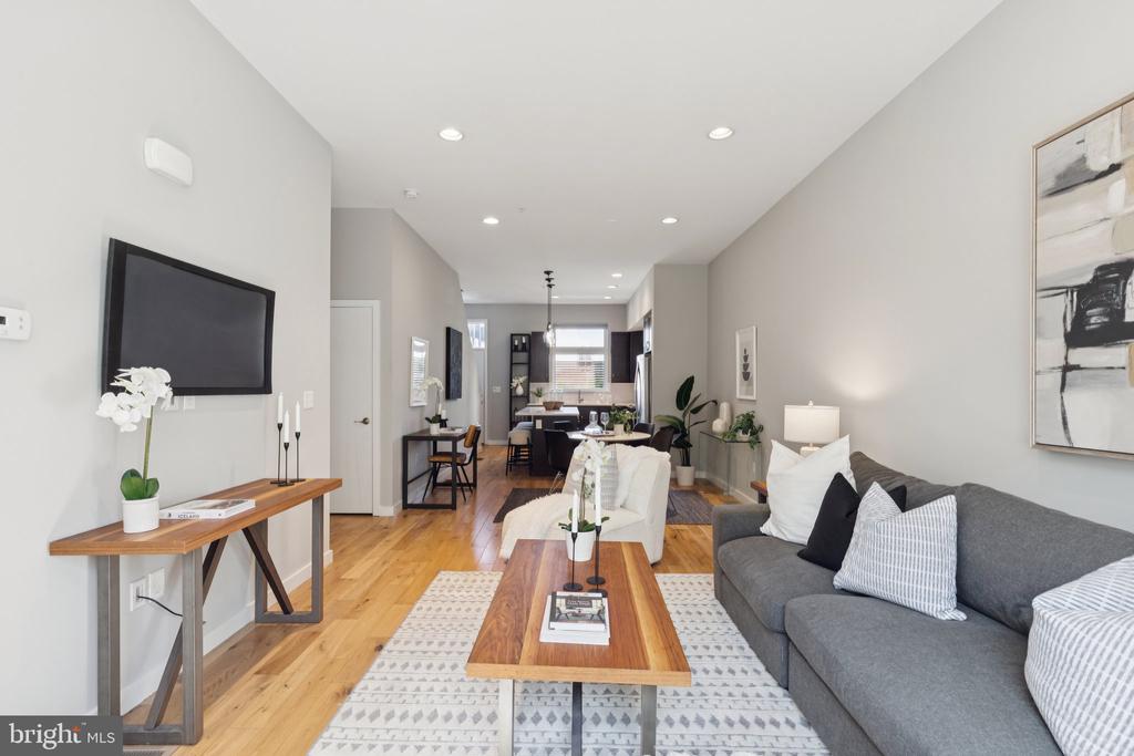 231 W THOMPSON STREET