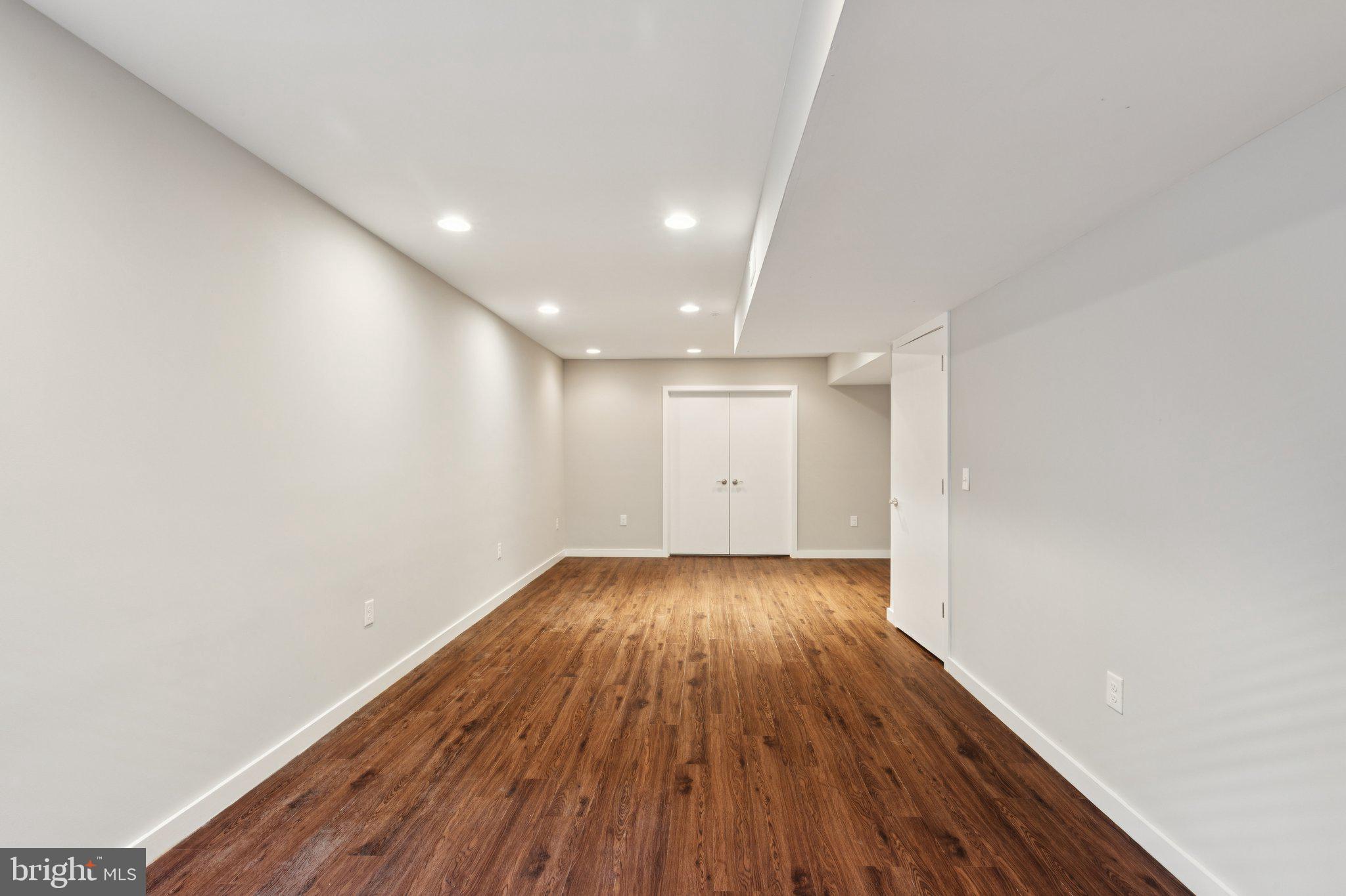 231 W THOMPSON STREET