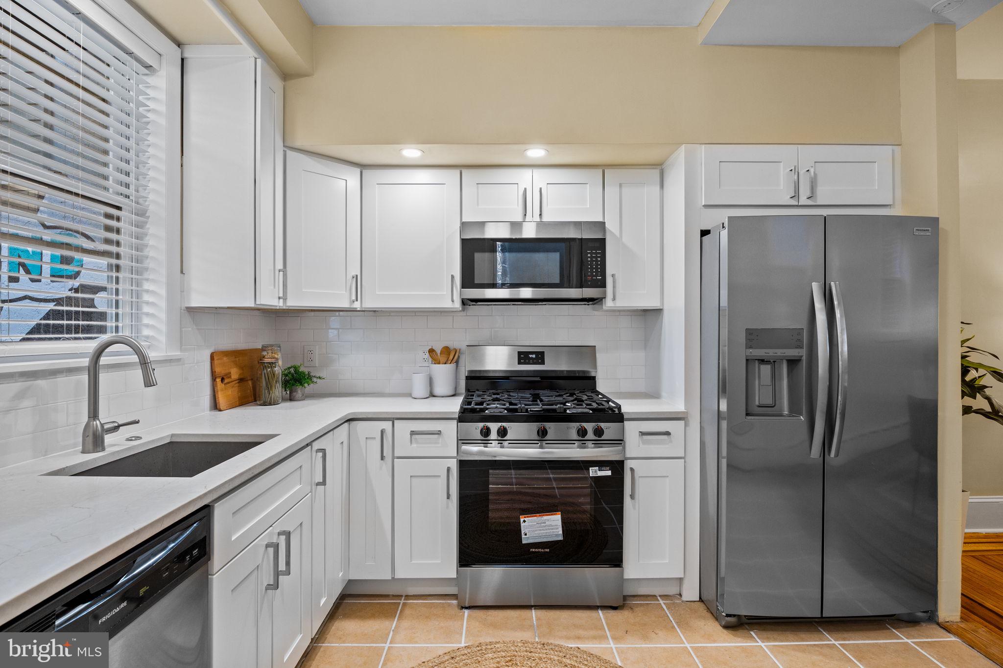 1303 W PORTER STREET