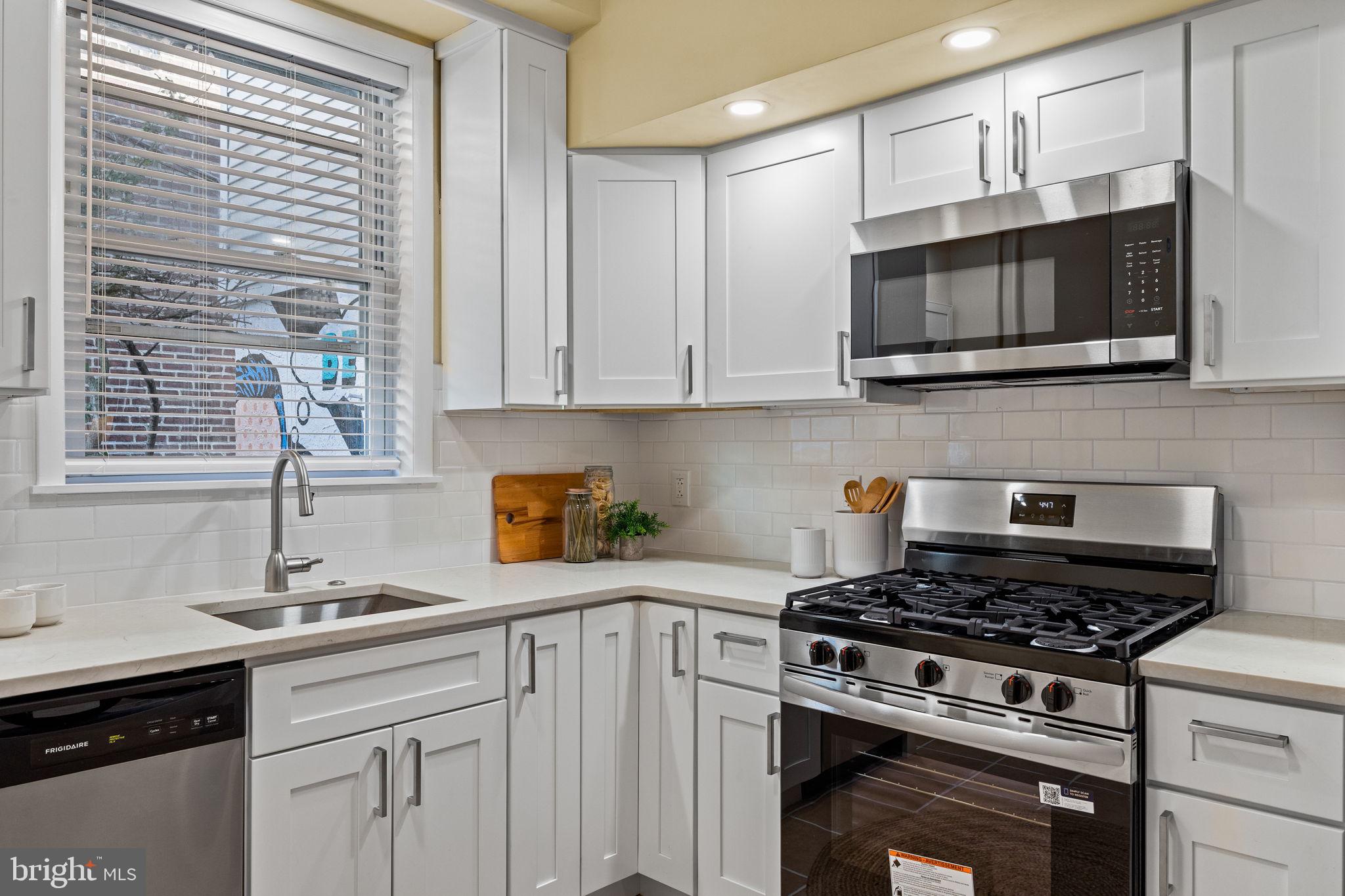 1303 W PORTER STREET