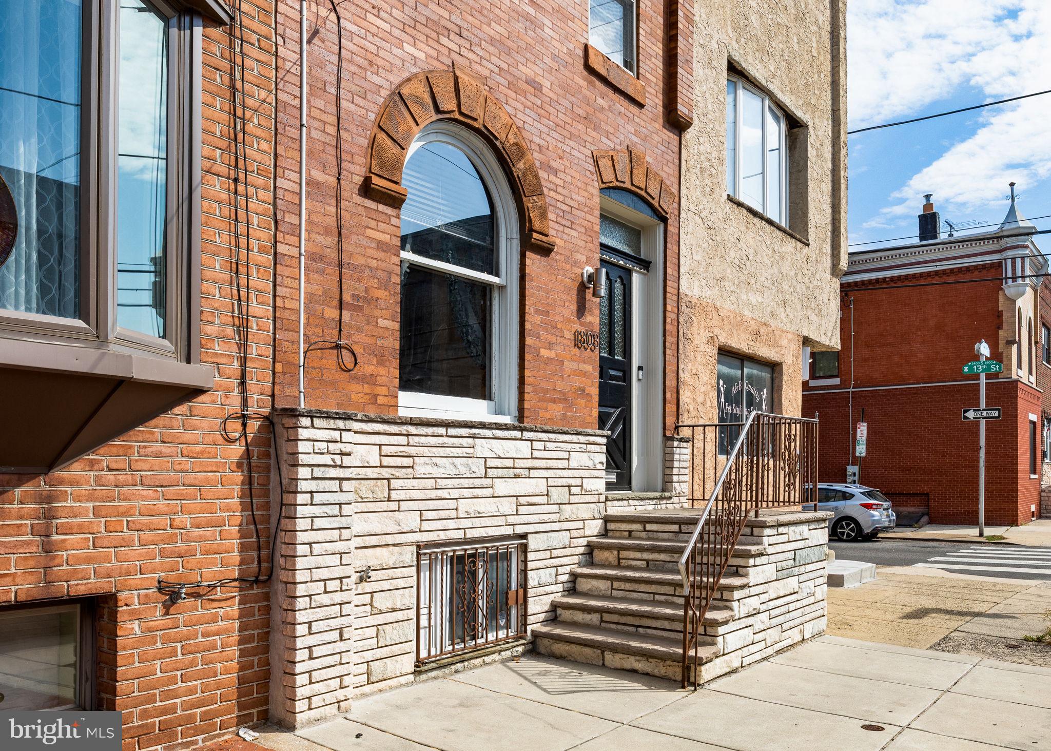 1303 W PORTER STREET