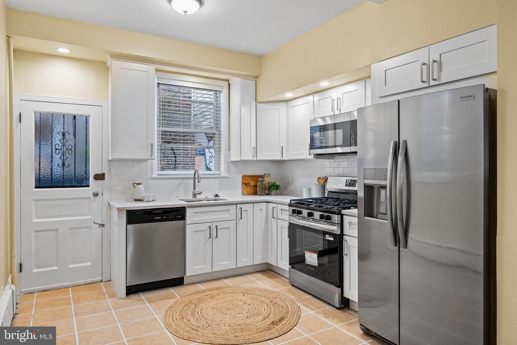 1303 W PORTER STREET