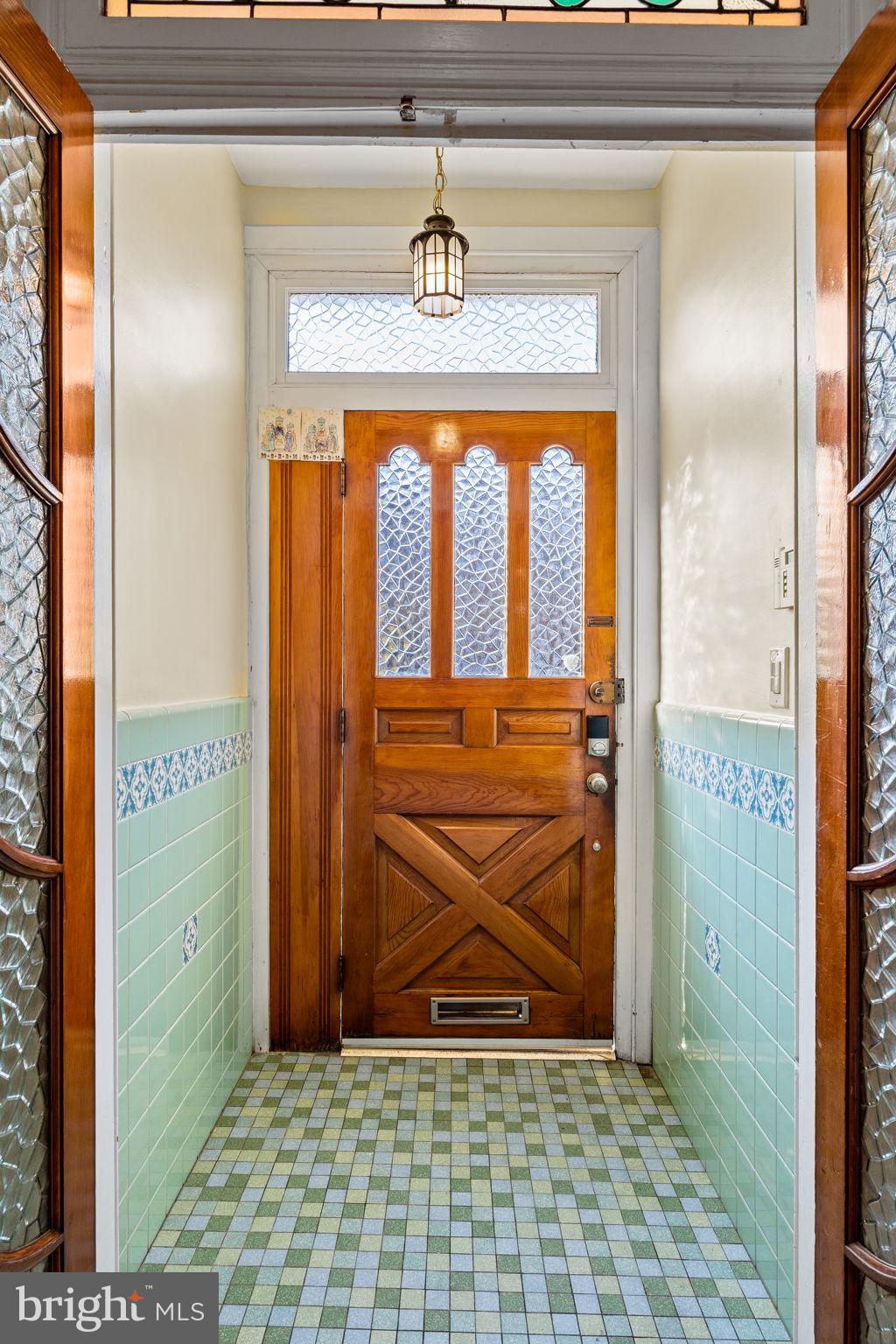 1303 W PORTER STREET