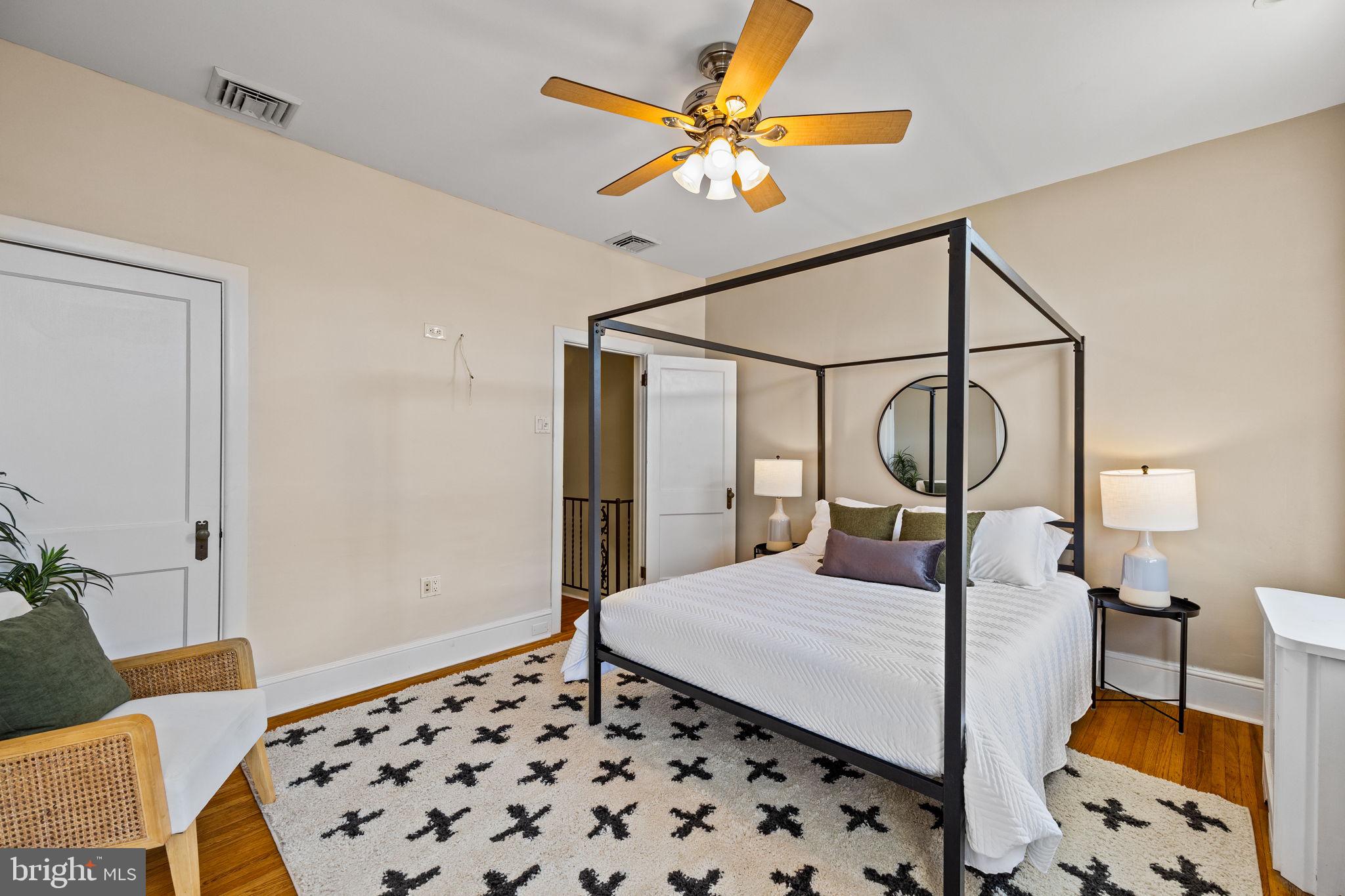 1303 W PORTER STREET