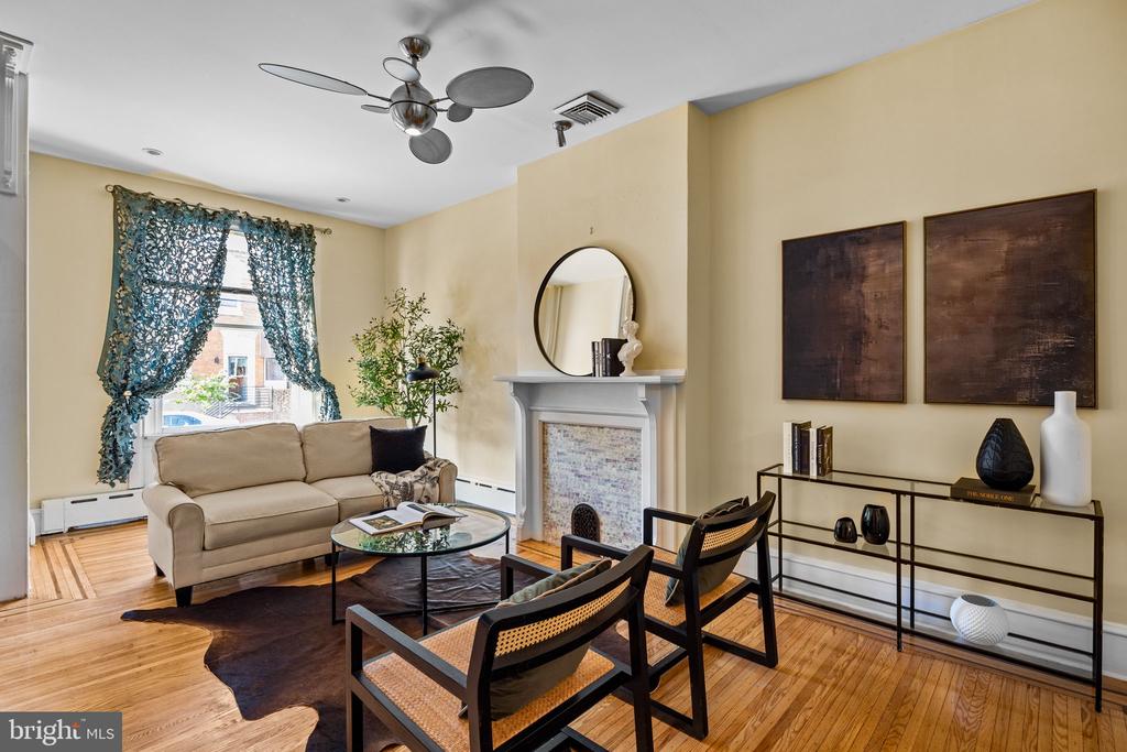 1303 W PORTER STREET