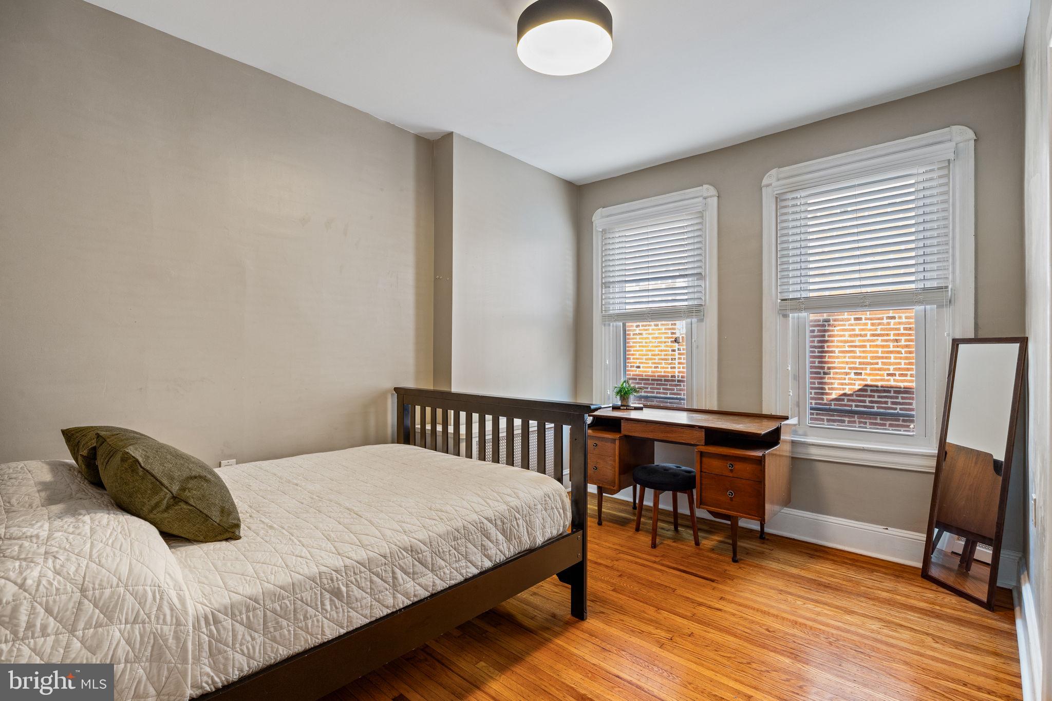 1303 W PORTER STREET