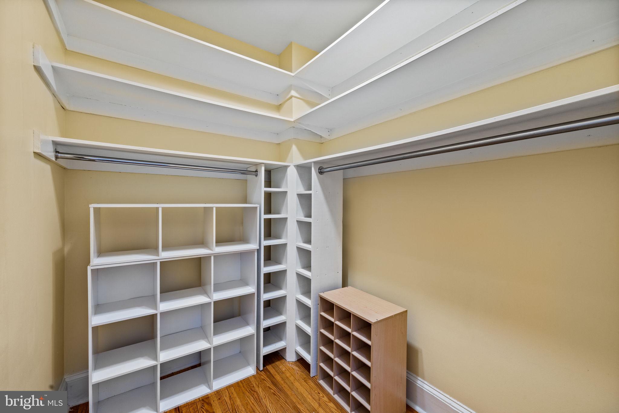 1303 W PORTER STREET