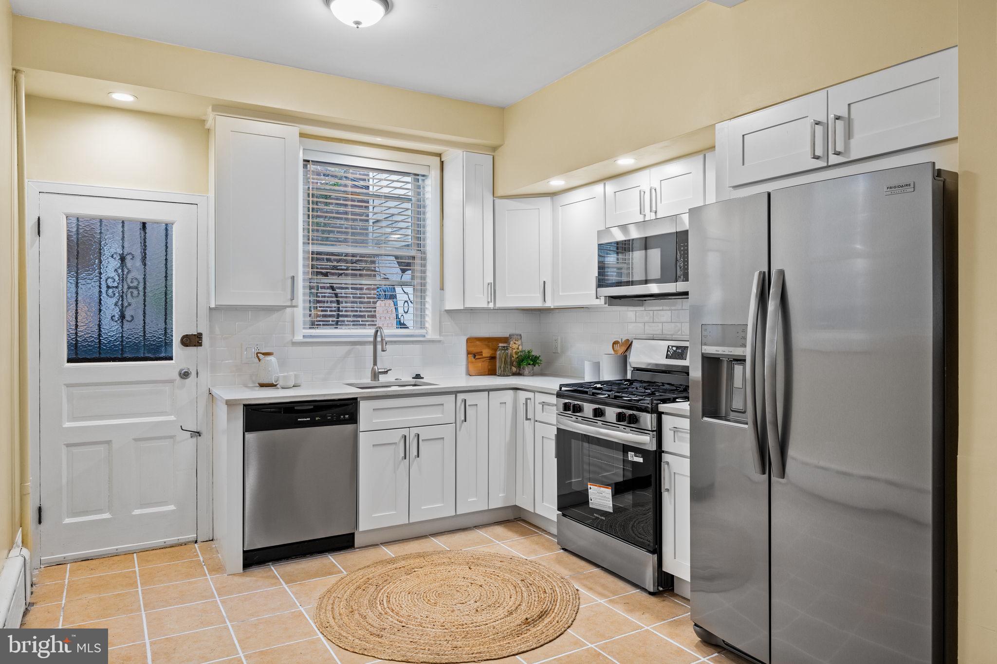1303 W PORTER STREET