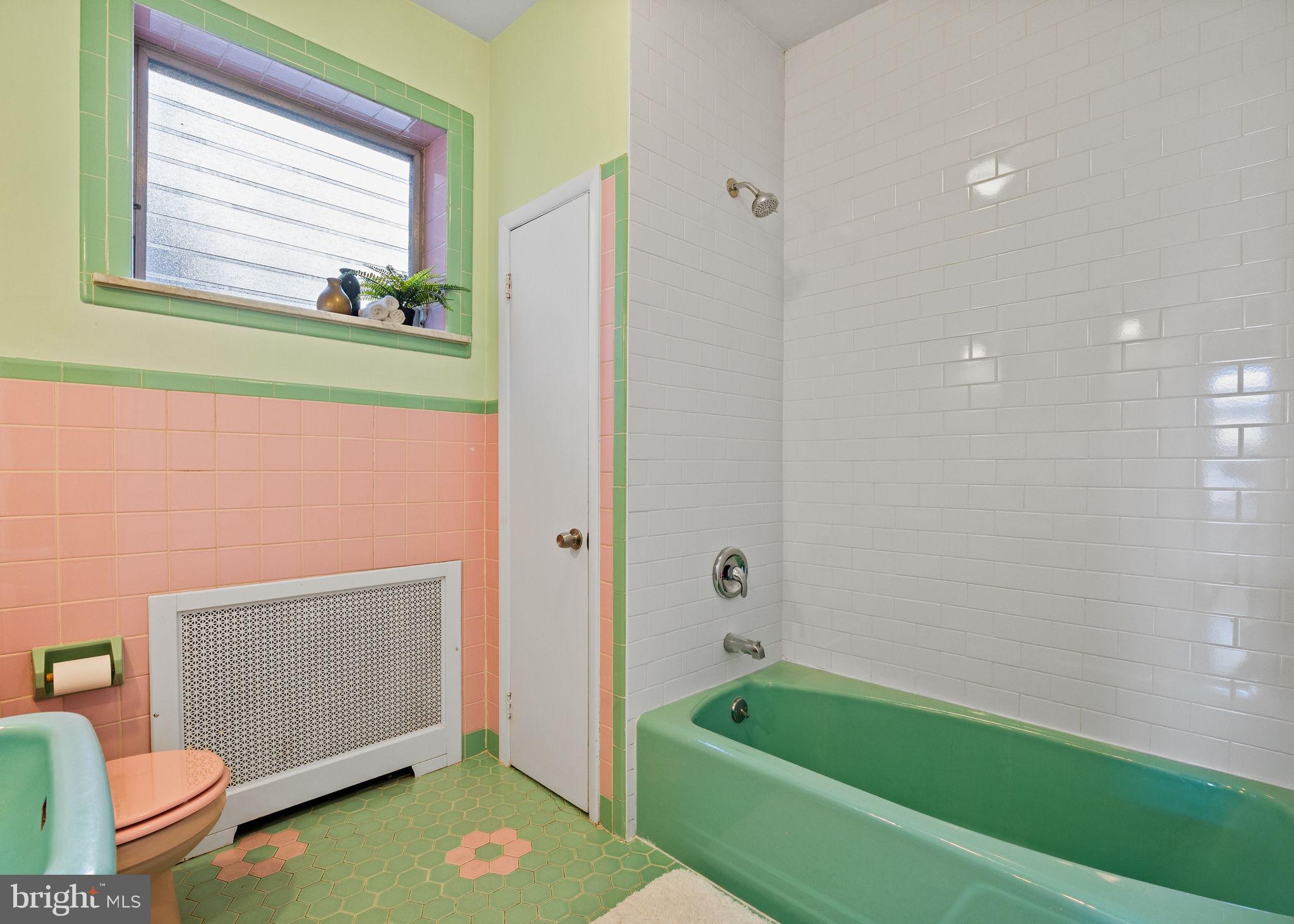 1303 W PORTER STREET