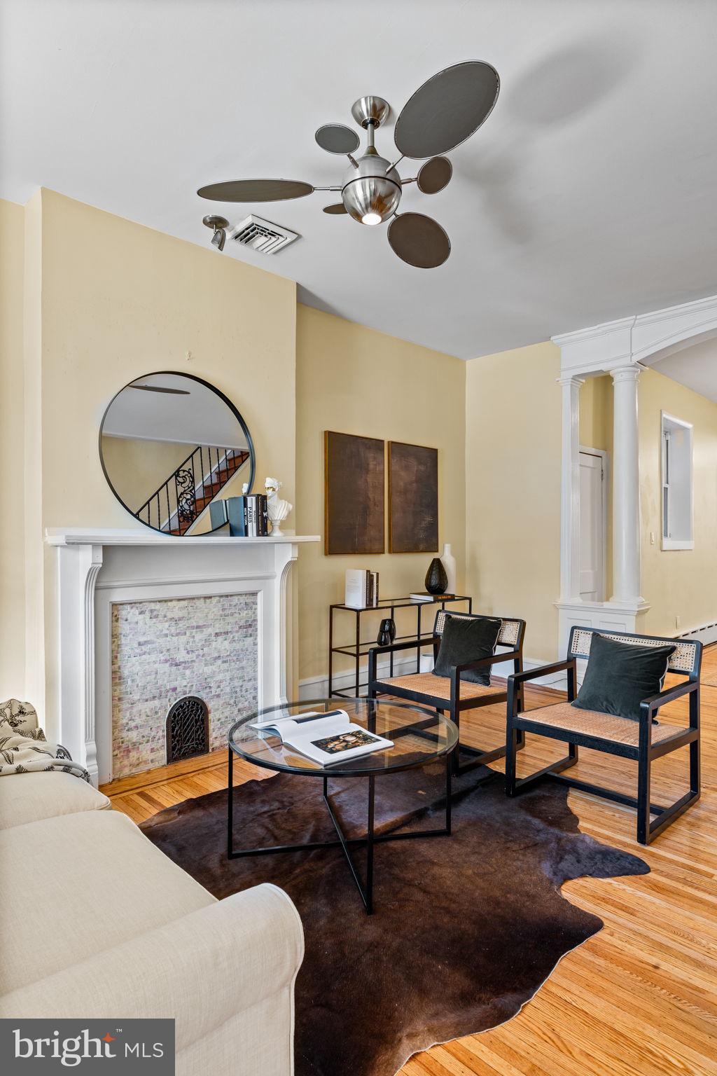 1303 W PORTER STREET