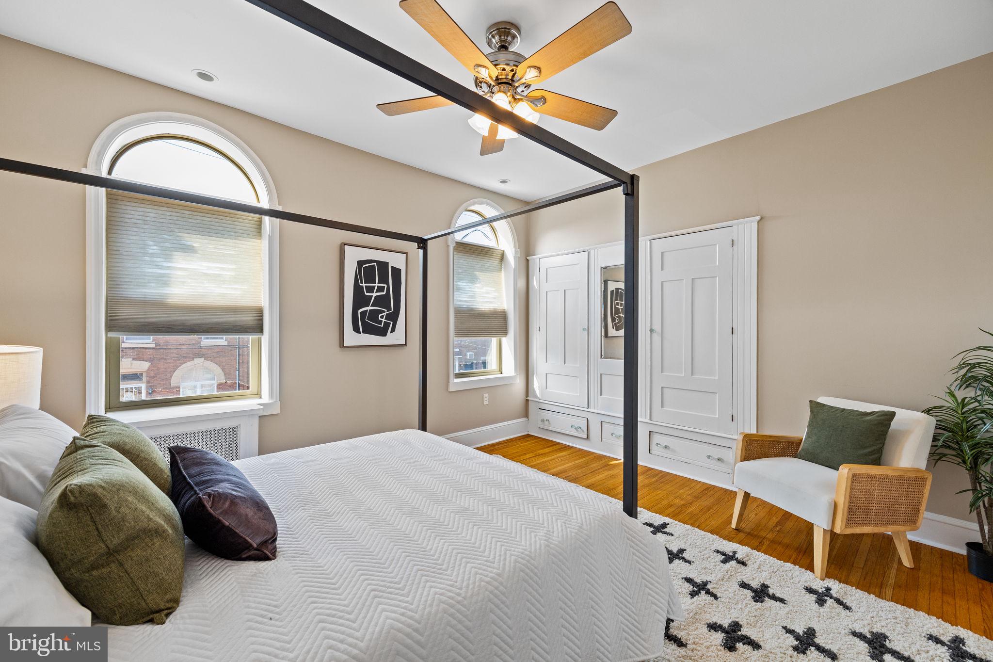 1303 W PORTER STREET