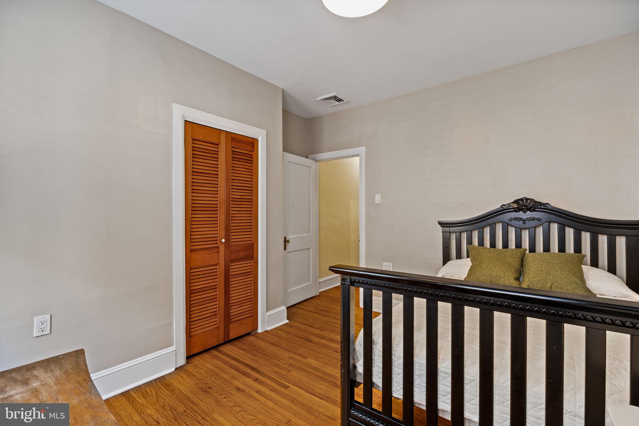 1303 W PORTER STREET