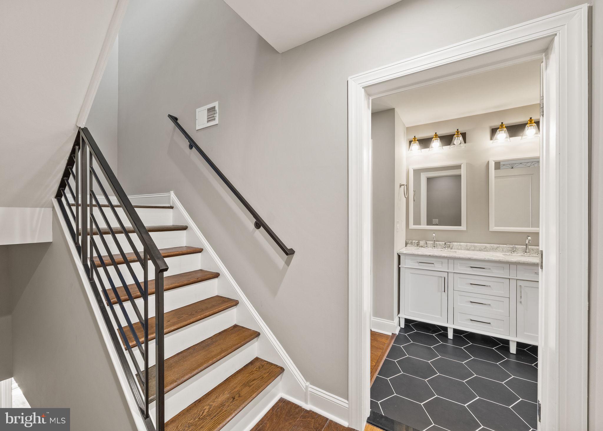 1711 W SEYBERT STREET