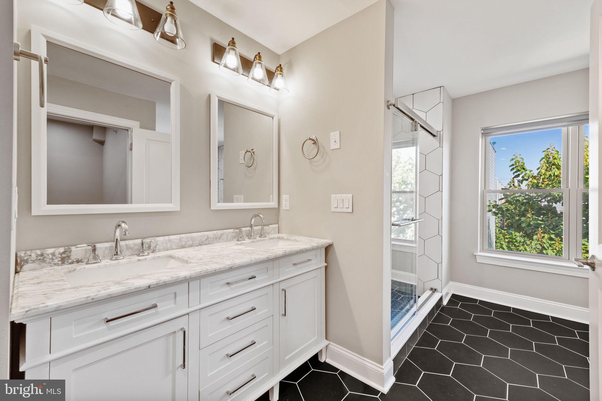 1711 W SEYBERT STREET