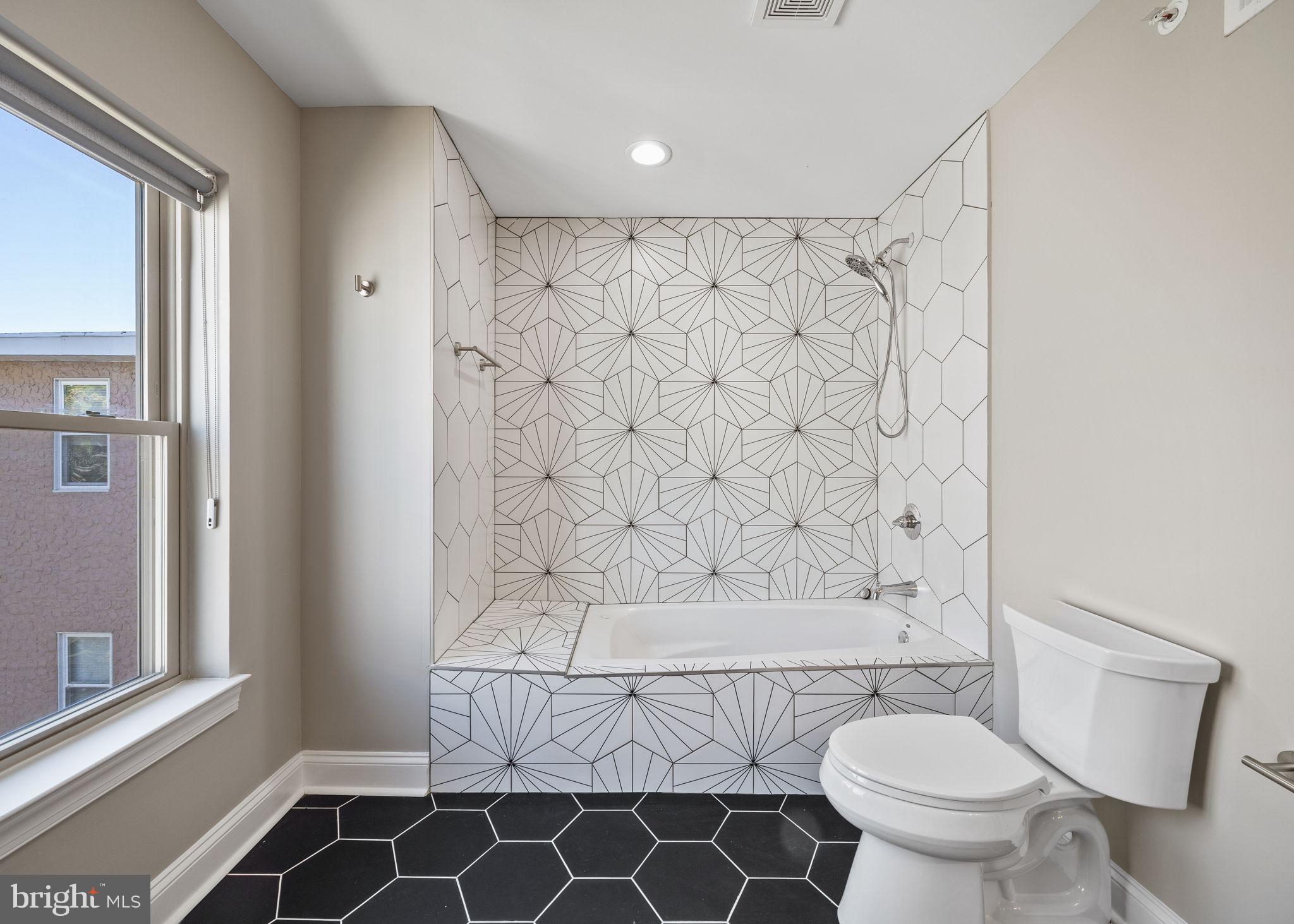 1711 W SEYBERT STREET