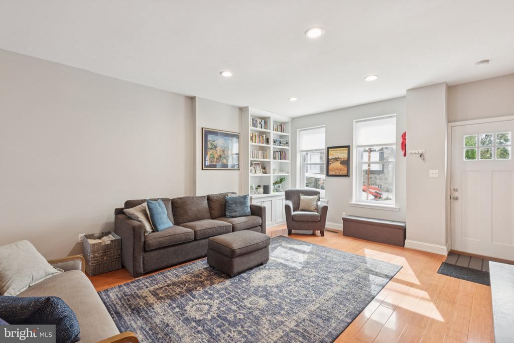157 W SALAIGNAC STREET
