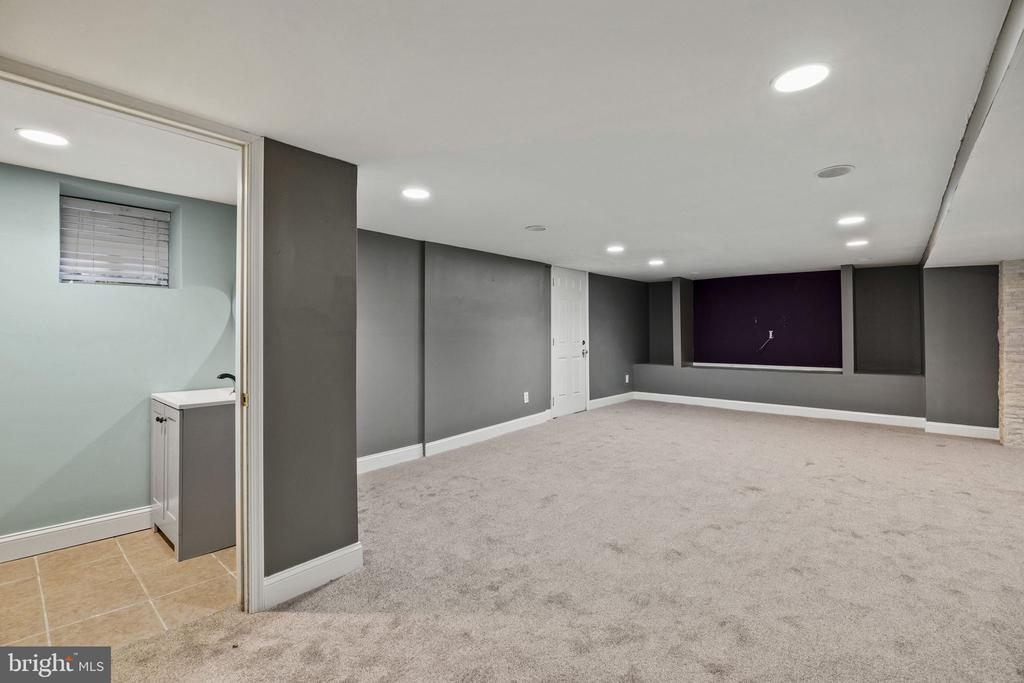 6653 LINCOLN DRIVE