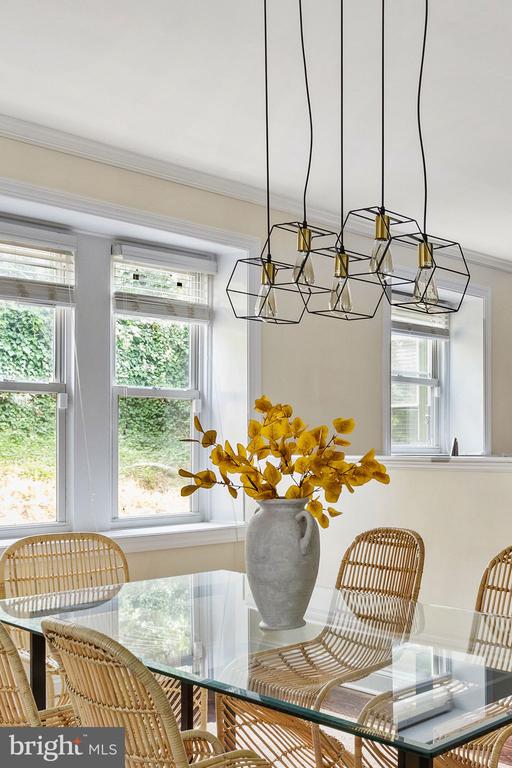 6653 LINCOLN DRIVE