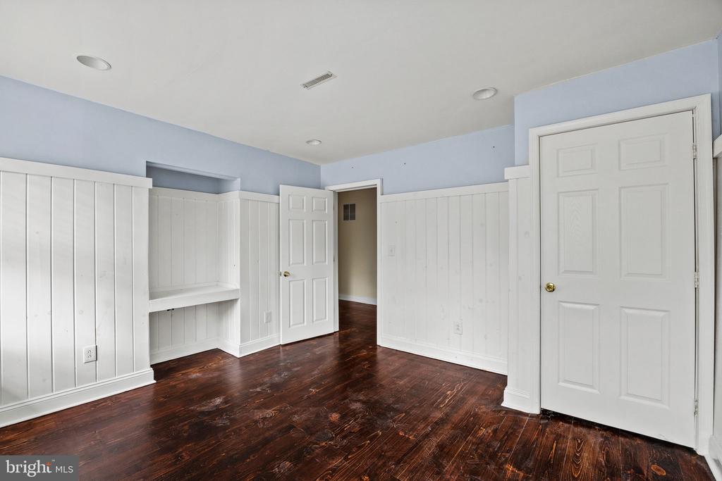 6653 LINCOLN DRIVE
