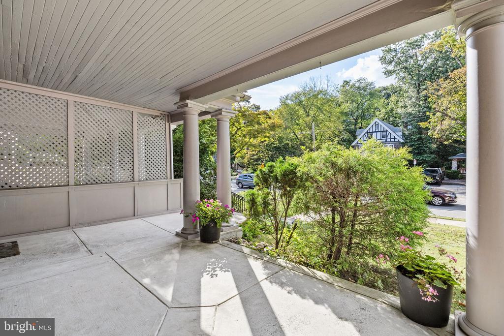 6653 LINCOLN DRIVE