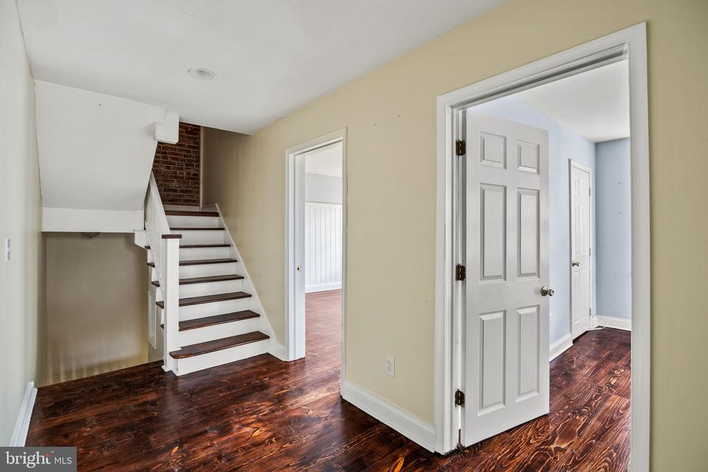 6653 LINCOLN DRIVE
