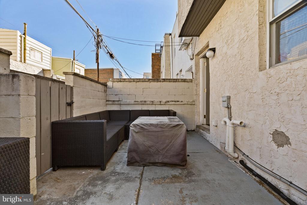 1011 WATKINS STREET