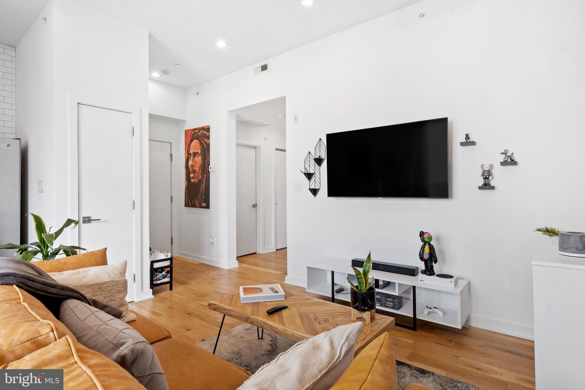 1617 N HOPE STREET 27 3B