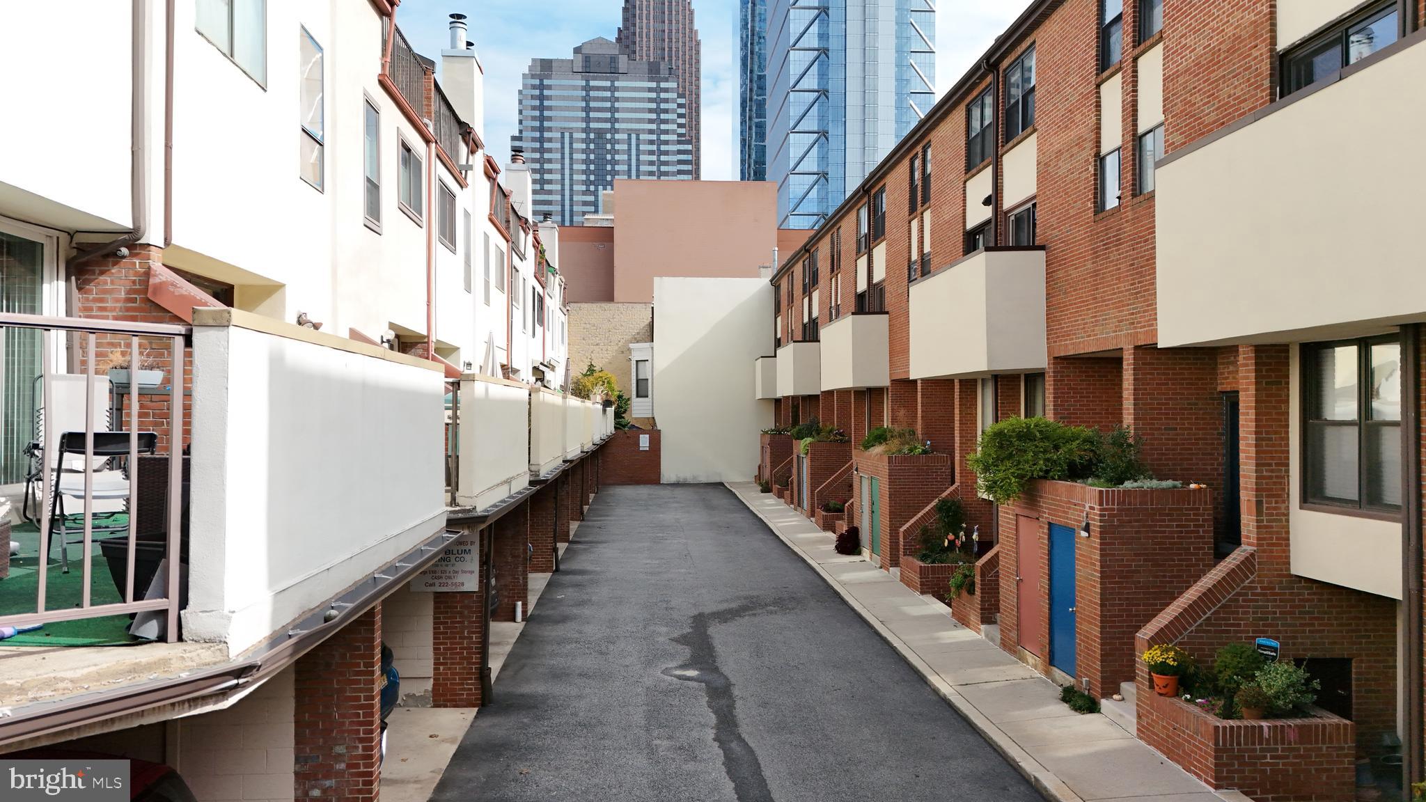 2033 ARCH STREET 49 DR5L