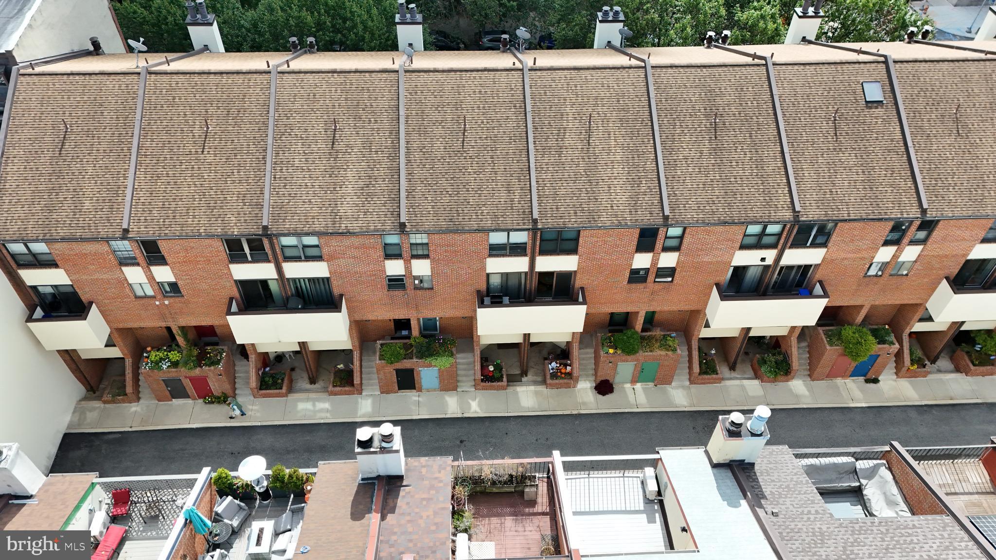 2033 ARCH STREET 49 DR5L