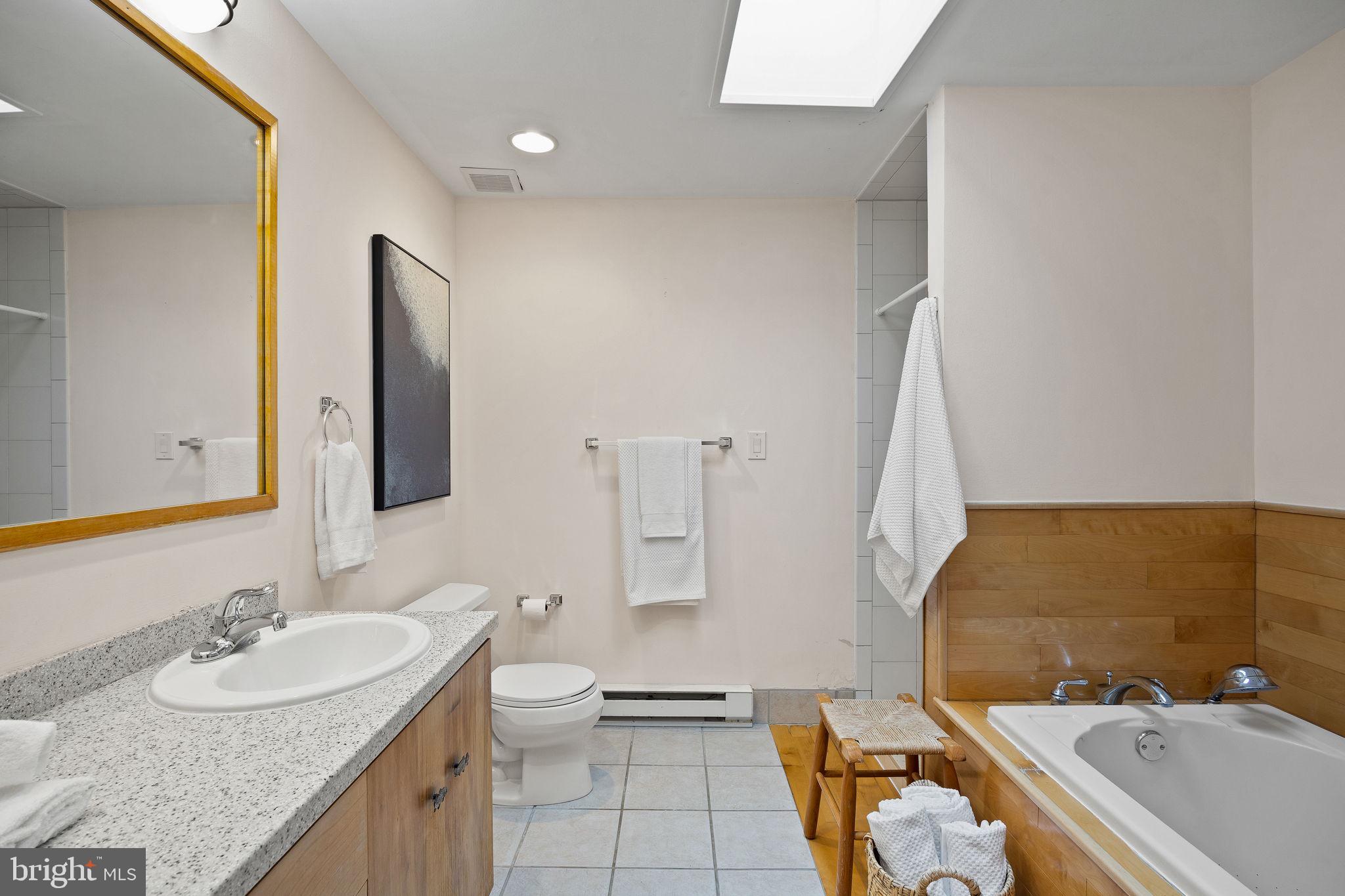 526 S LECOUNT STREET