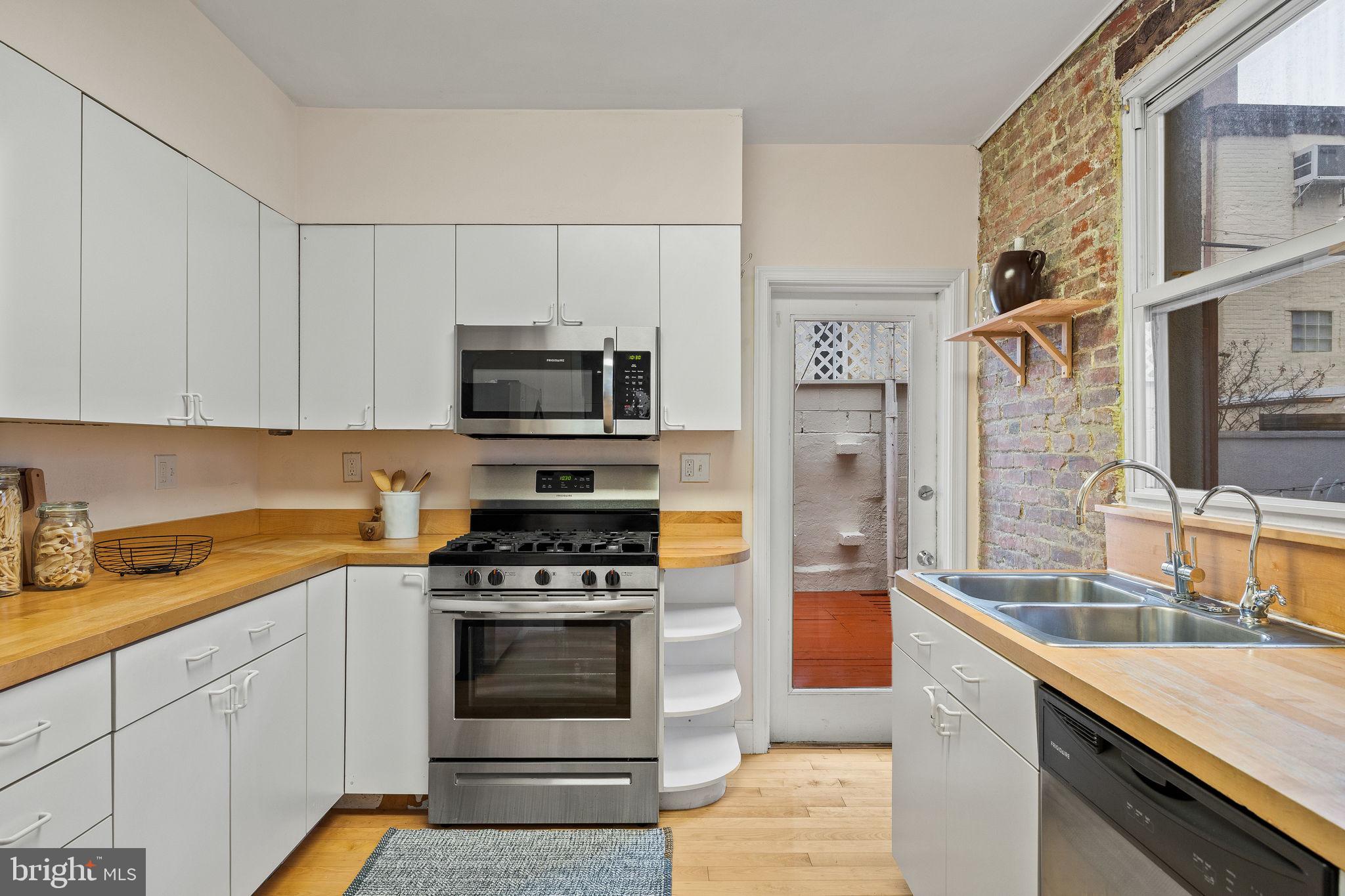 526 S LECOUNT STREET