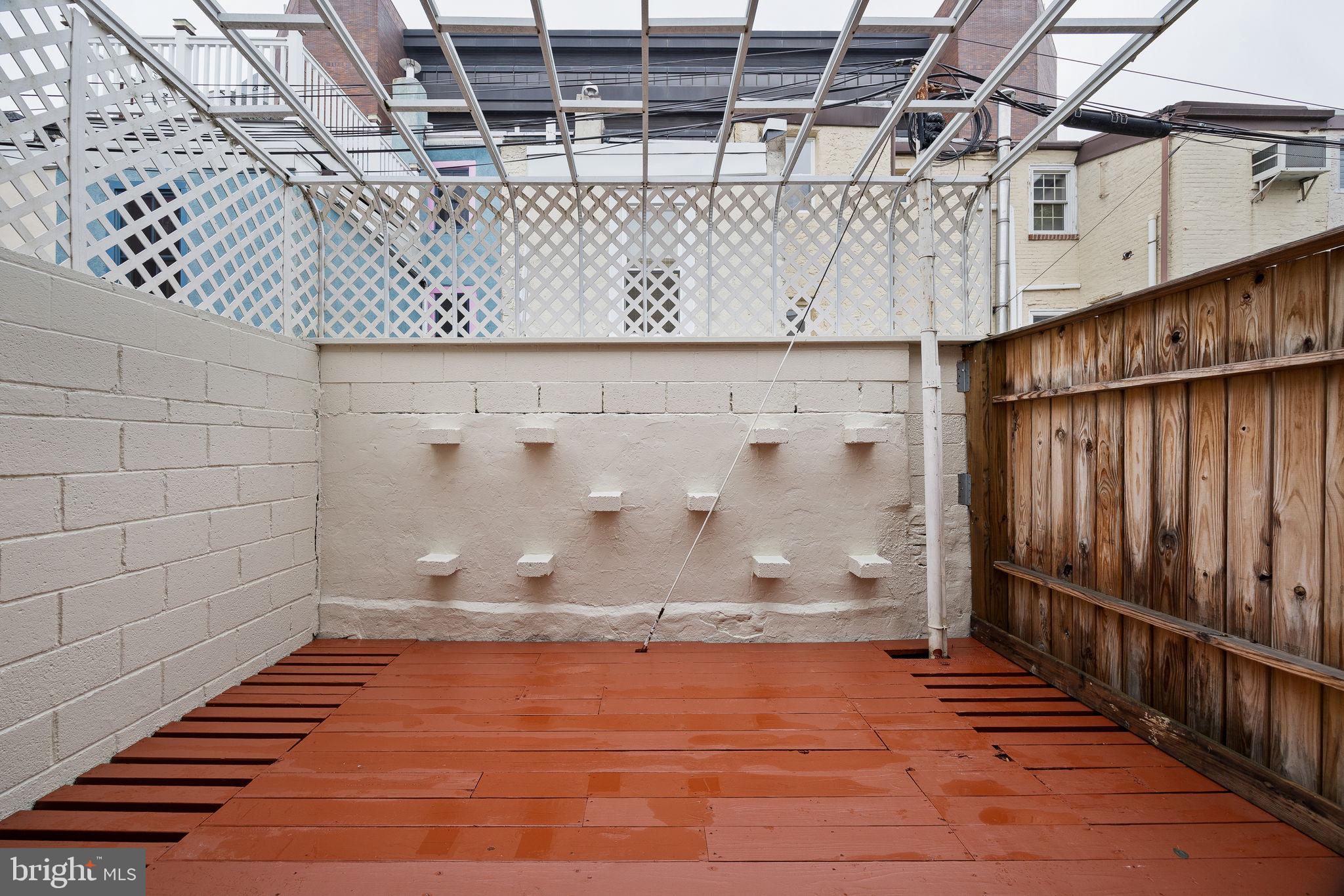 526 S LECOUNT STREET